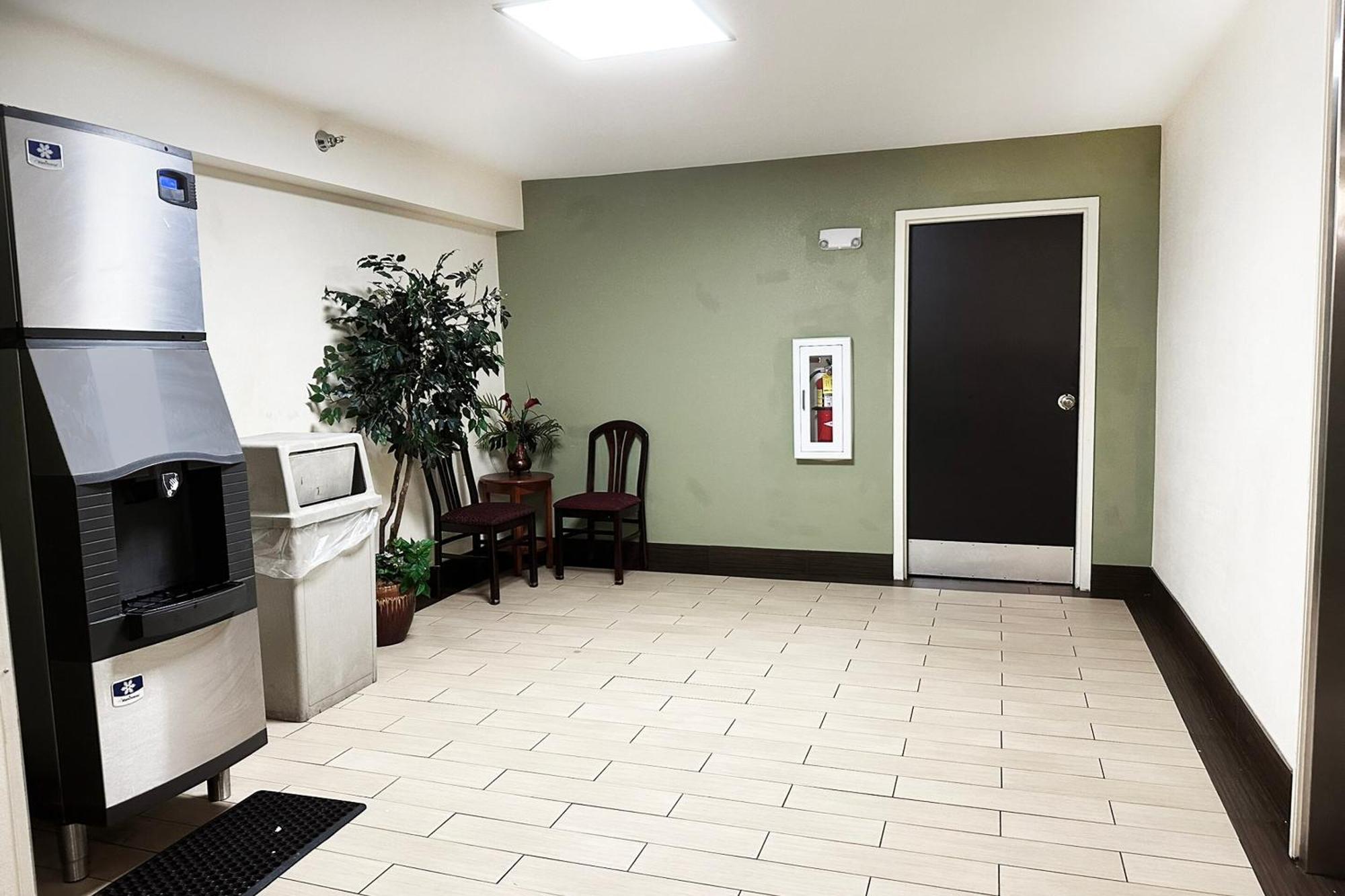 Oyo Hotel Rome West Ga Exterior photo