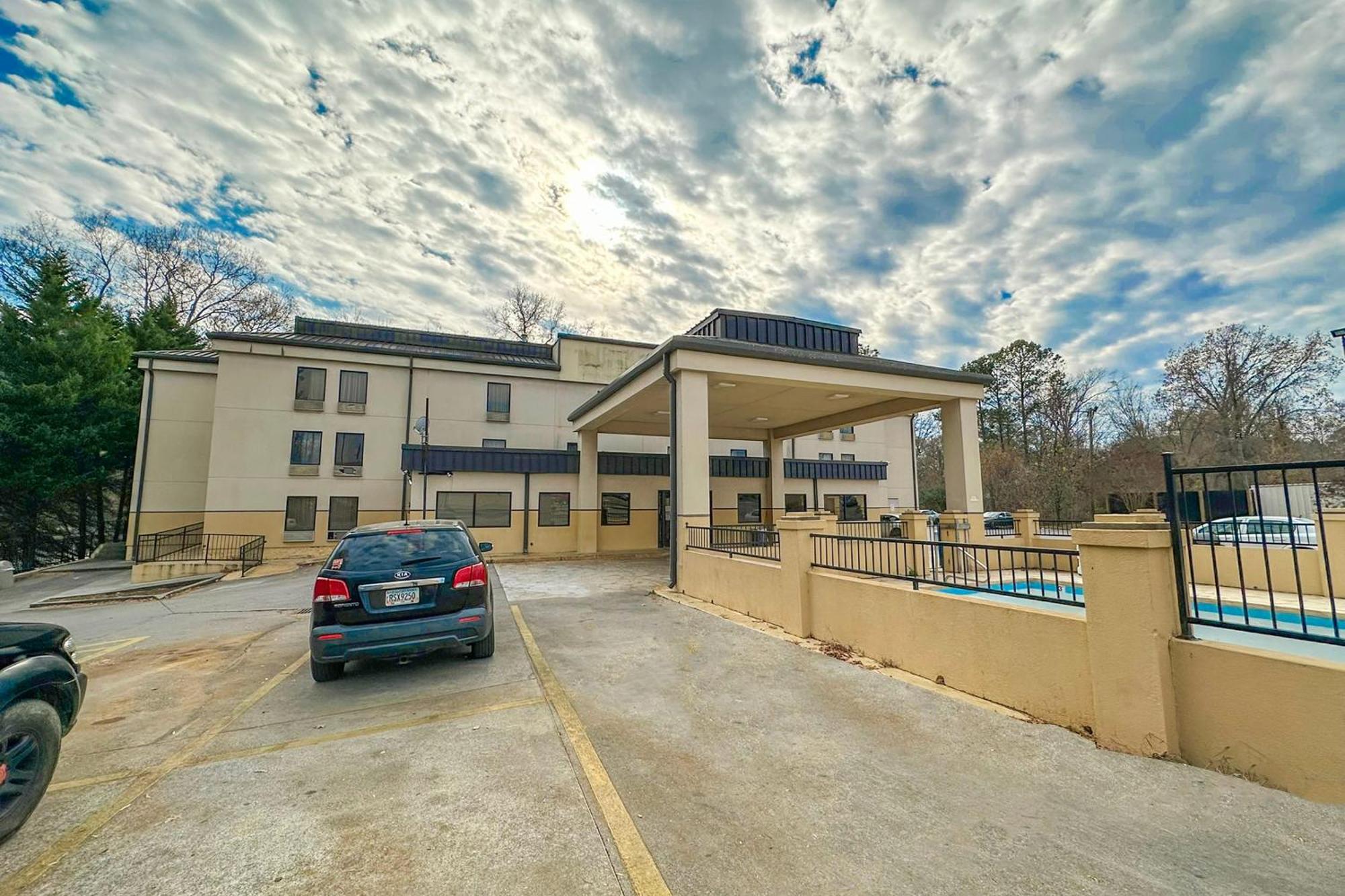Oyo Hotel Rome West Ga Exterior photo
